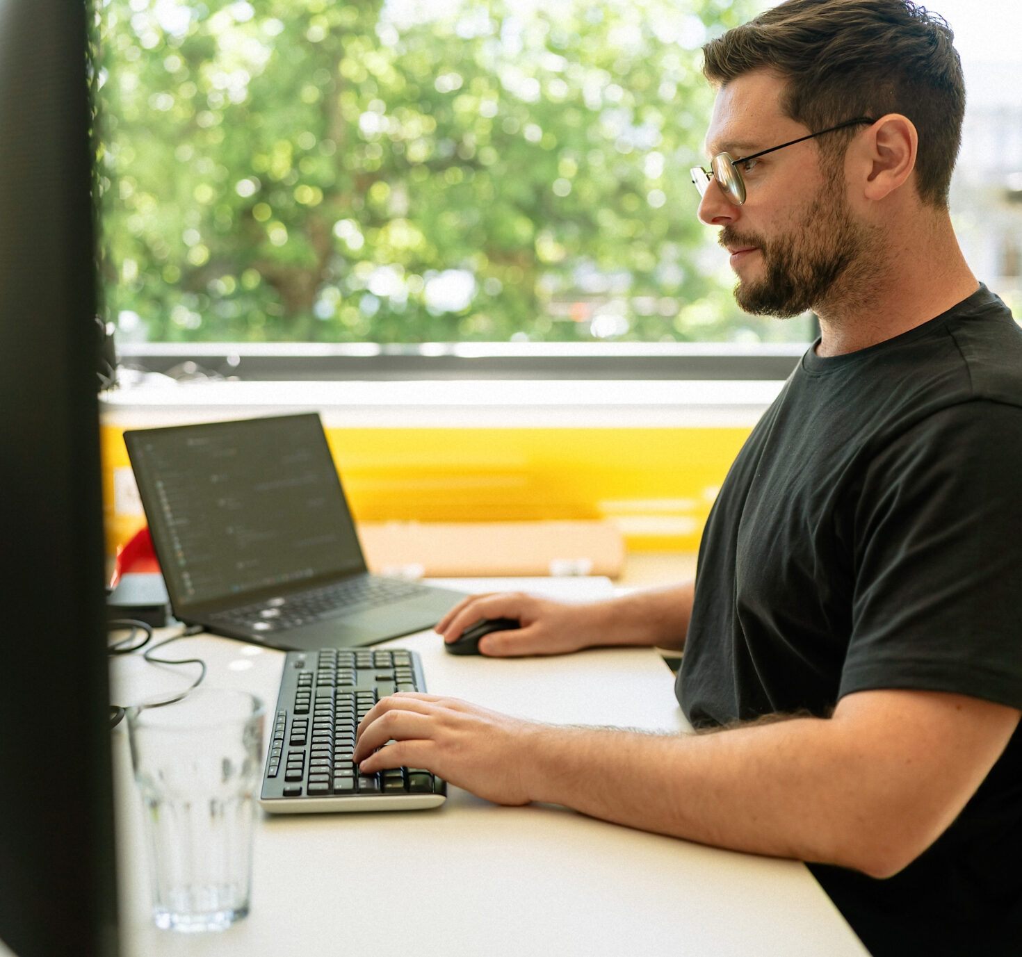 Mitarbeiter am Computer